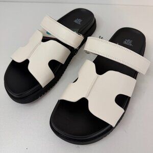 New in Box & Tags Size 8 Wild Fable Sandal Black and White Contoured FootBed